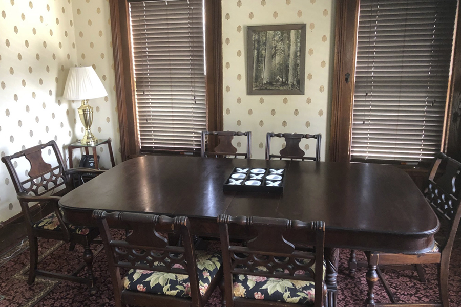 Long table in meeting room at Glen Iris Inn